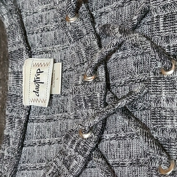 BUCKLE DAYTRIP CUT-OUT CRISS-CROSS LONG-SLEEVE SHIRT - Picture 3 of 14